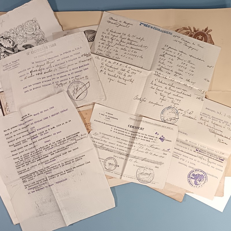 SOUVENIR D'UN CAPORAL DU GENIE ENTRE 1909 ET 1937 LIVRET PAPIER DIPLOMES PHOTOS CERTIFICATS ET PERIODE 1914 1918